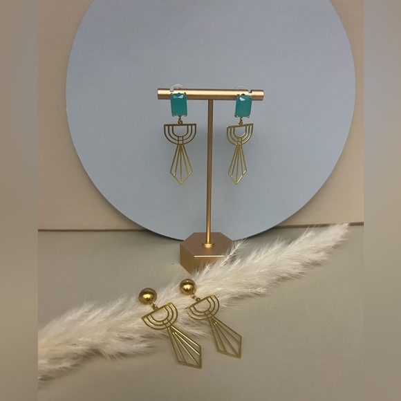 Delicate Flirty Art Deco Brass Earrings- Elegant Delicate Geometric Earrings - Picture 3 of 17